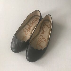 Sam Edelman Finnegan black leather scalloped flat